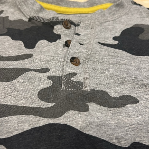 George Long Sleeve Henley Shirt Bundle in Gray and Yellow in Size 4T - Picture 3 of 8